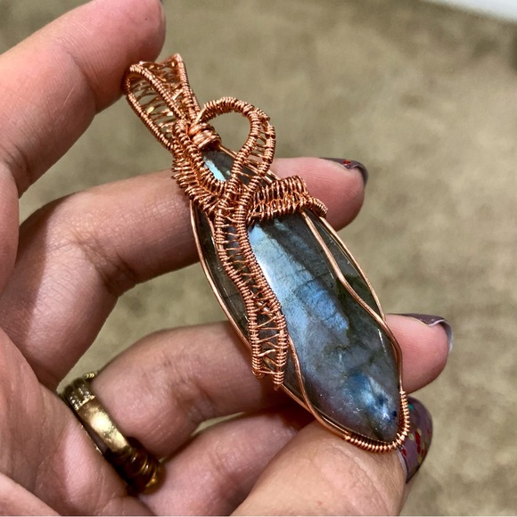 Handcrafted Wire Wrapped Labradorite Pendant - Picture 5 of 9